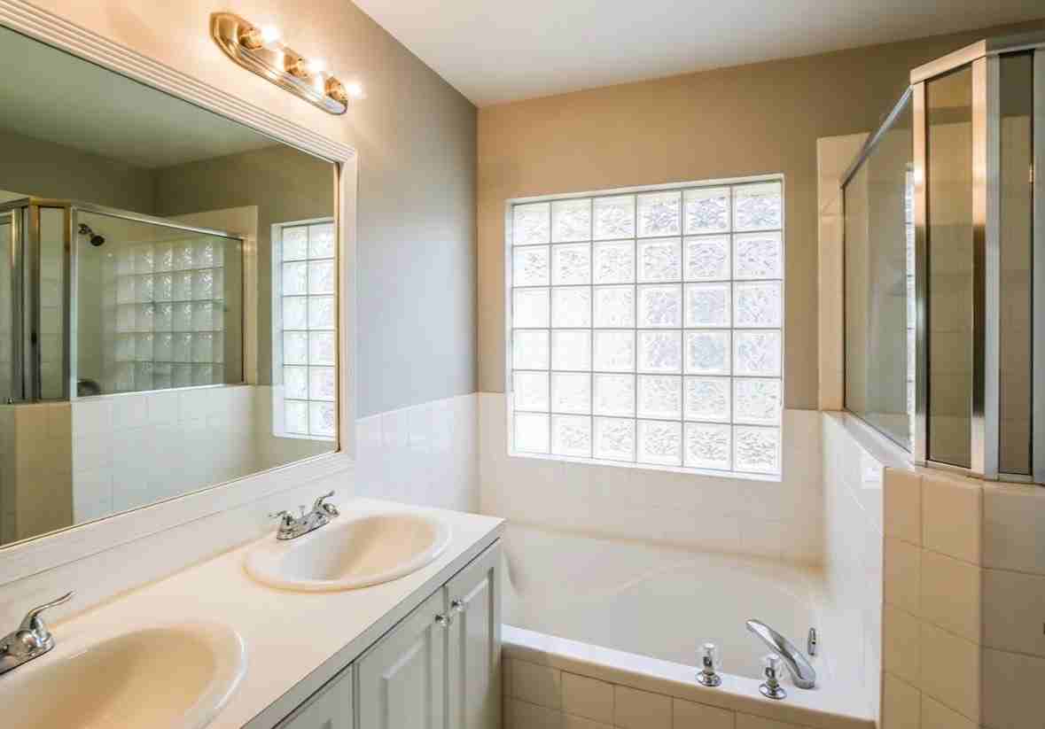 1360 Sw 119th Ct - Photo 4 of 7