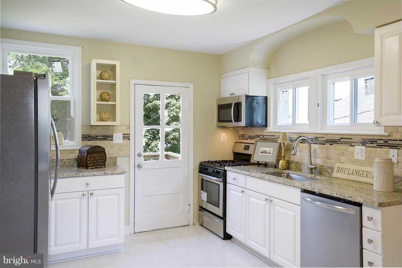 611 Hilltop Rd - Photo 4 of 17