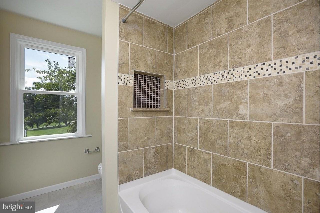 611 Hilltop Rd - Photo 7 of 17