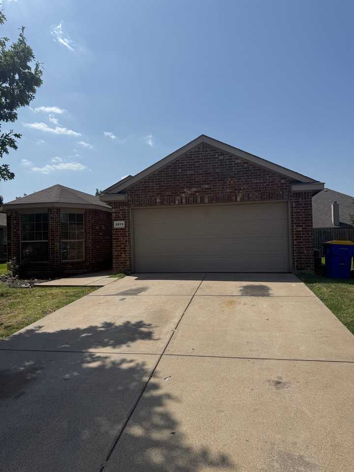 2815 Briarbrook Dr