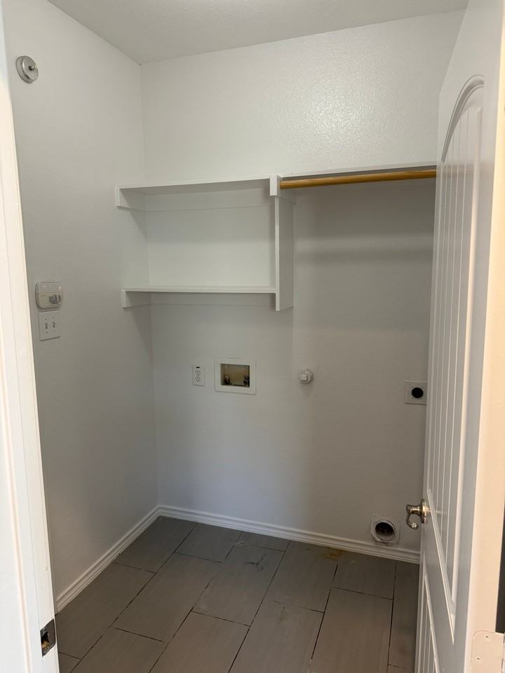 2815 Briarbrook Dr - Photo 5 of 15