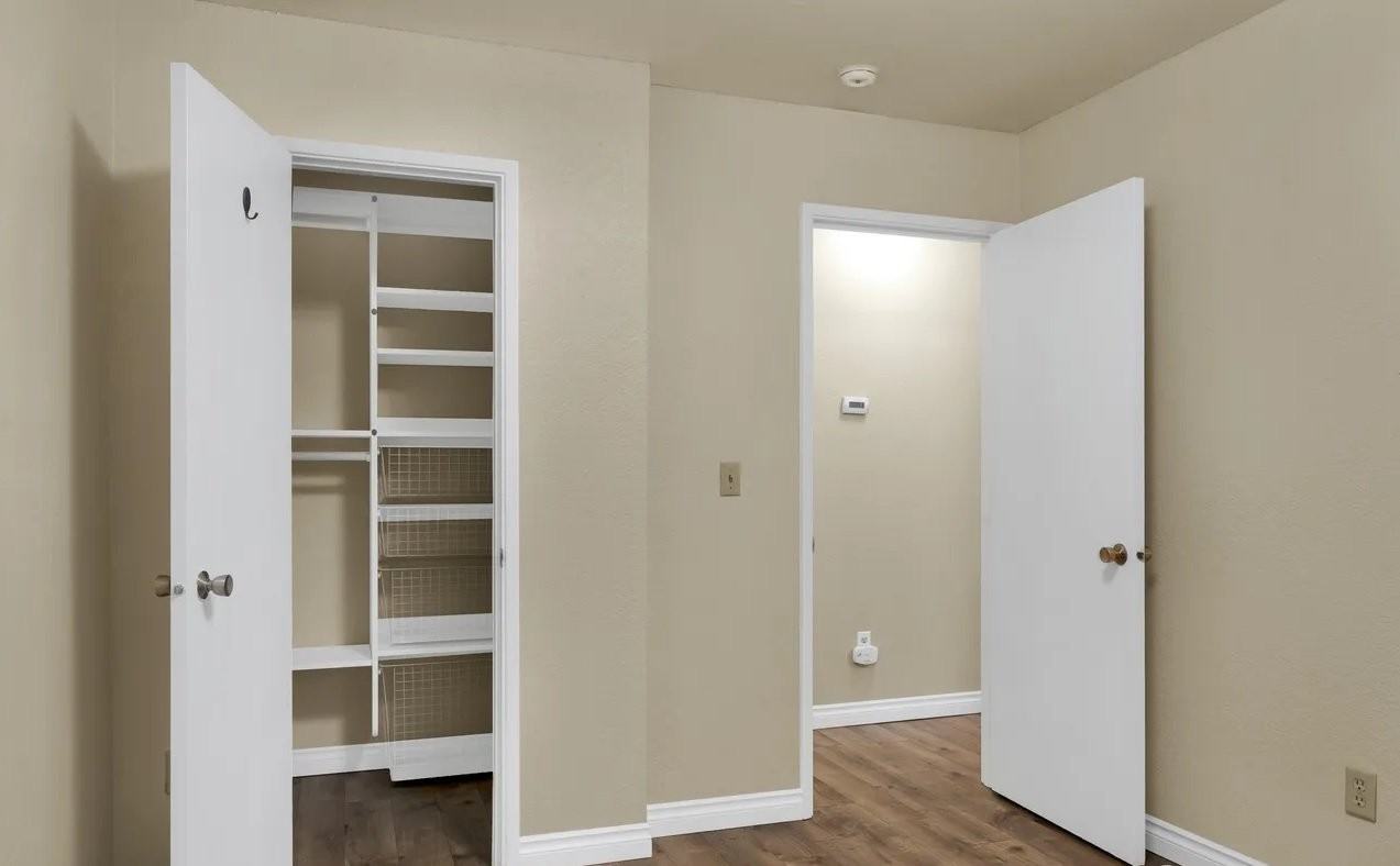 1907 Stonegate Cir #24 - Photo 6 of 11