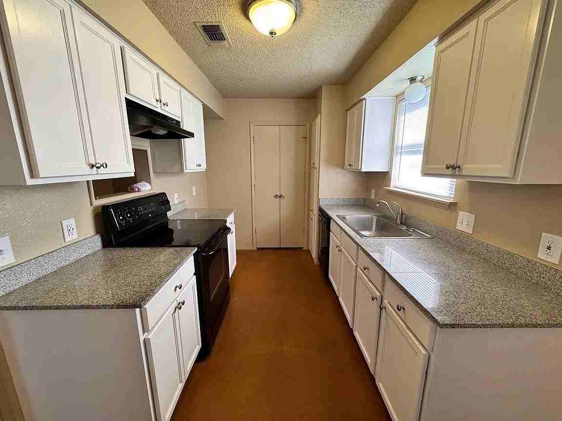 5204 Hideaway Ct - Photo 3 of 11