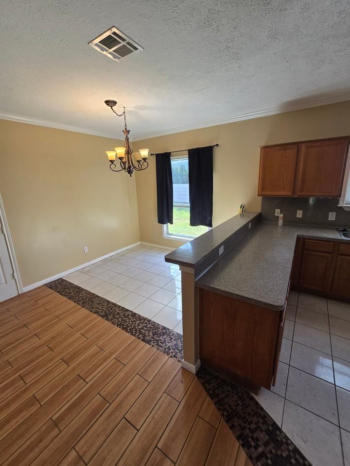 4921 Barkley St - Photo 7 of 20