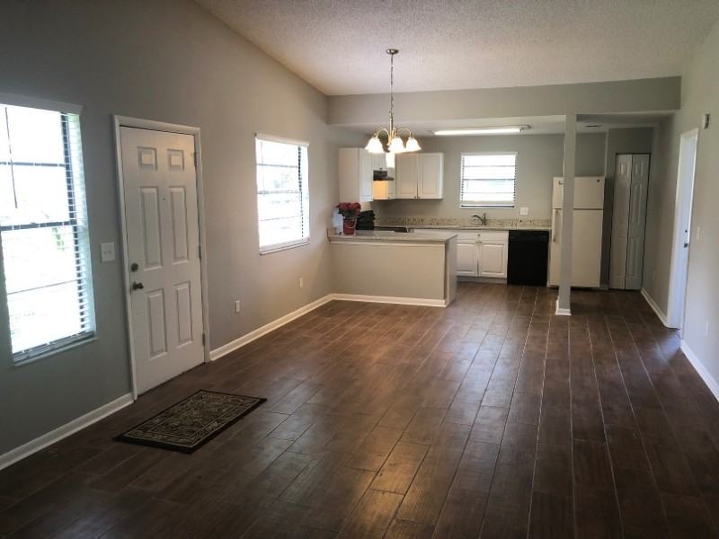 10101 Lake Oak Cir - Photo 7 of 17