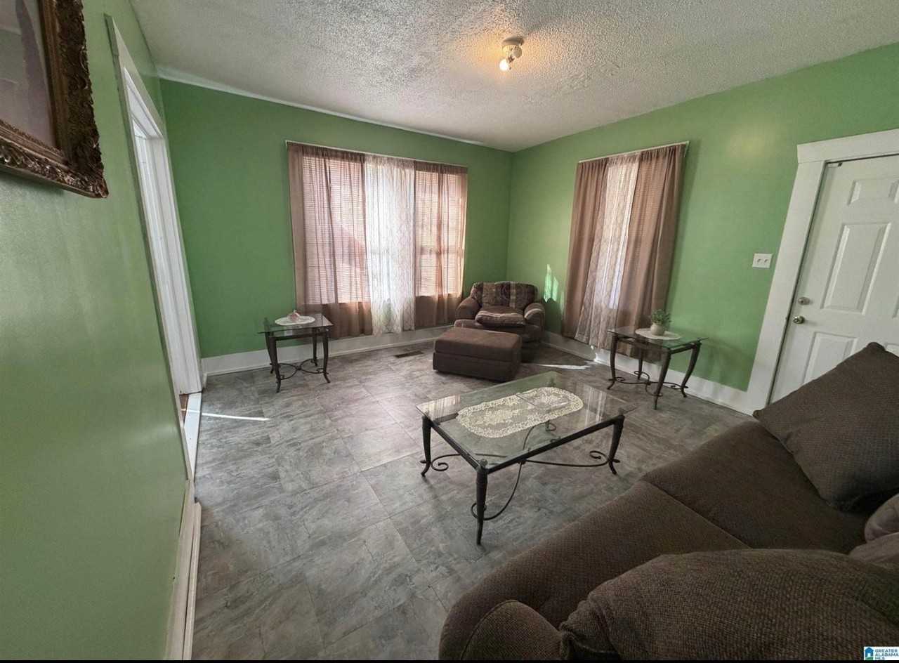 1501 Clarendon Ave - Photo 2 of 8