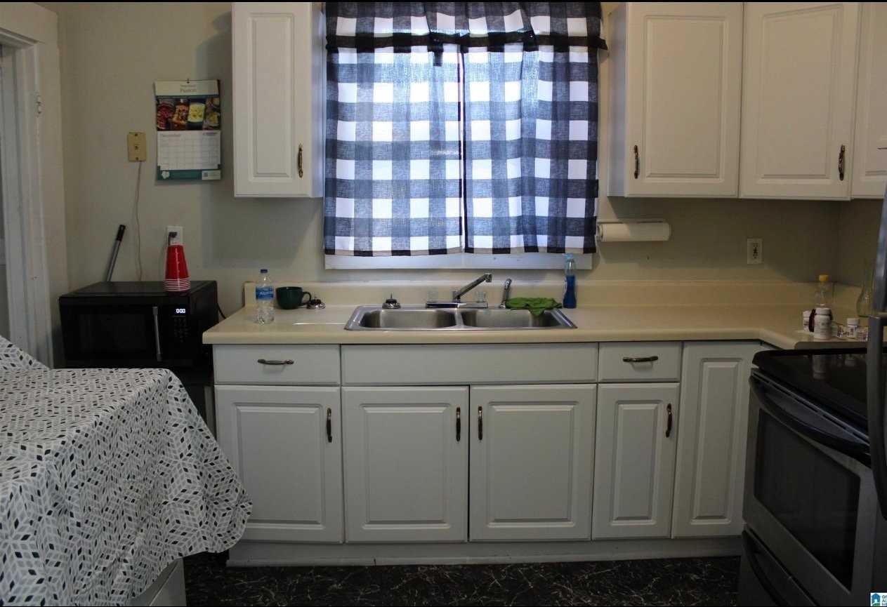 1501 Clarendon Ave - Photo 5 of 8