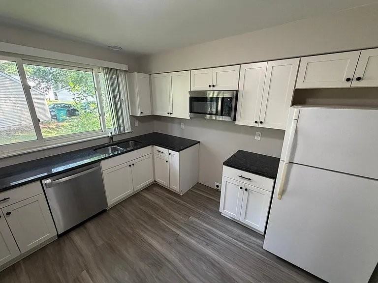 3781 Cherry Hill Ct - Photo 3 of 16