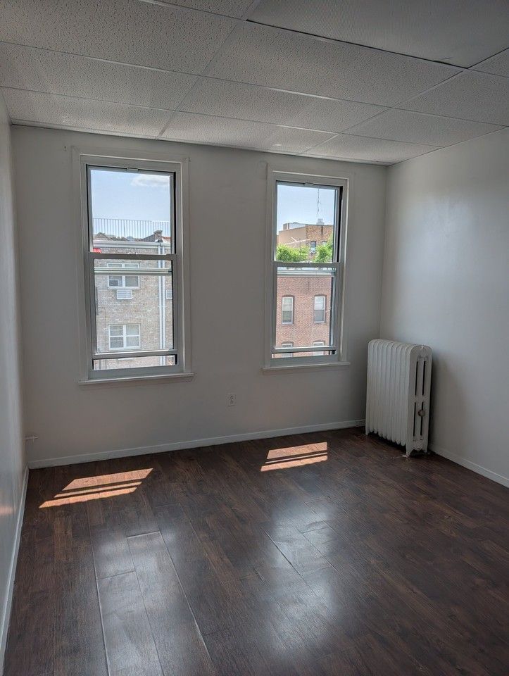 2819 Steinway St #3FL - Photo 2 of 5
