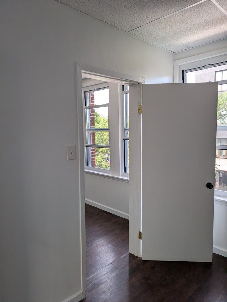2819 Steinway St #3FL - Photo 4 of 5