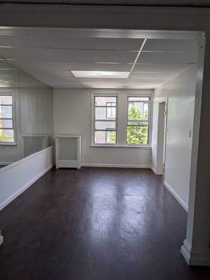 2819 Steinway St #3FL - Photo 5 of 5