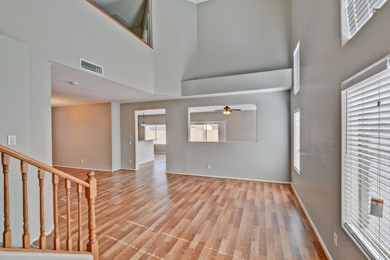10115 W Parkway Dr - Photo 4 of 14