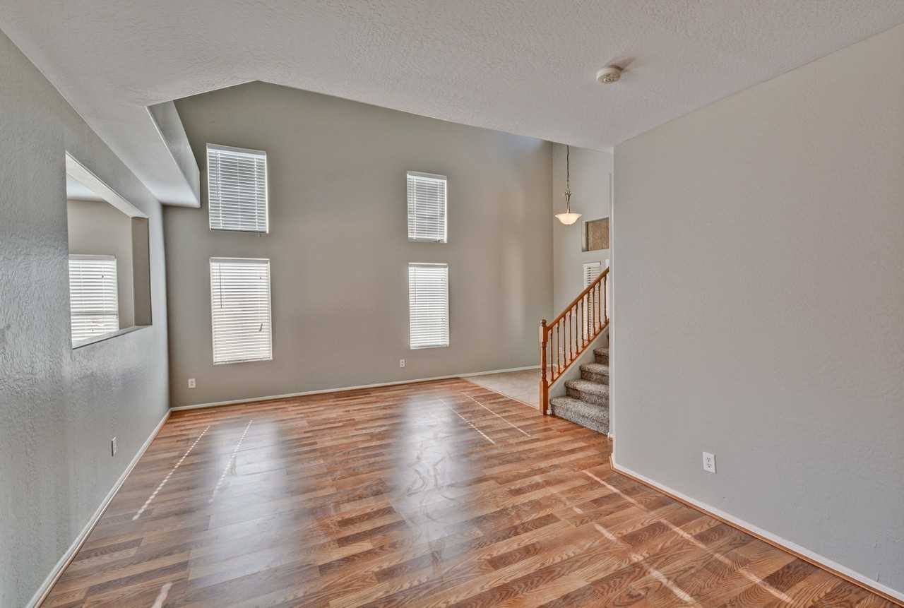 10115 W Parkway Dr - Photo 5 of 14