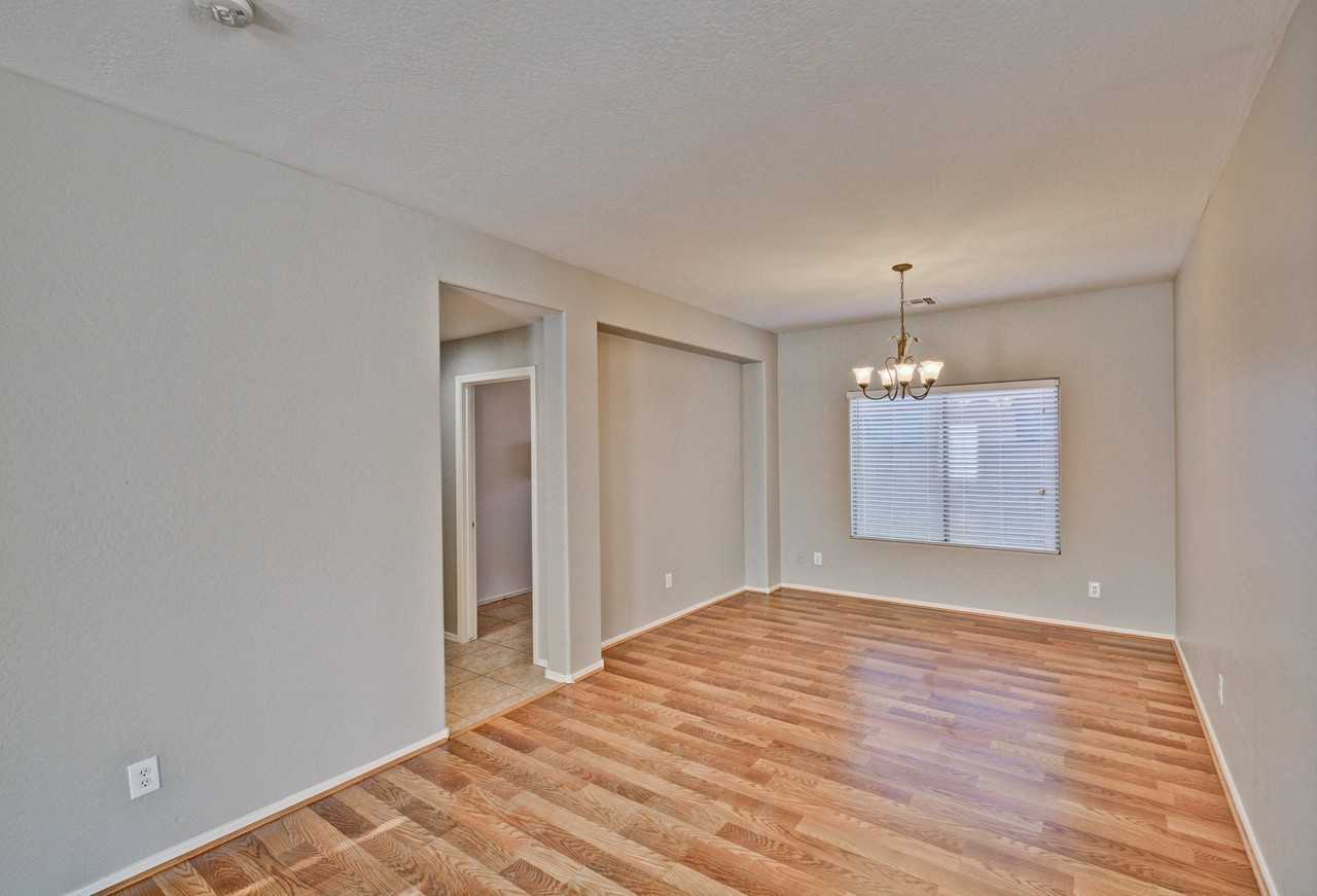 10115 W Parkway Dr - Photo 7 of 14