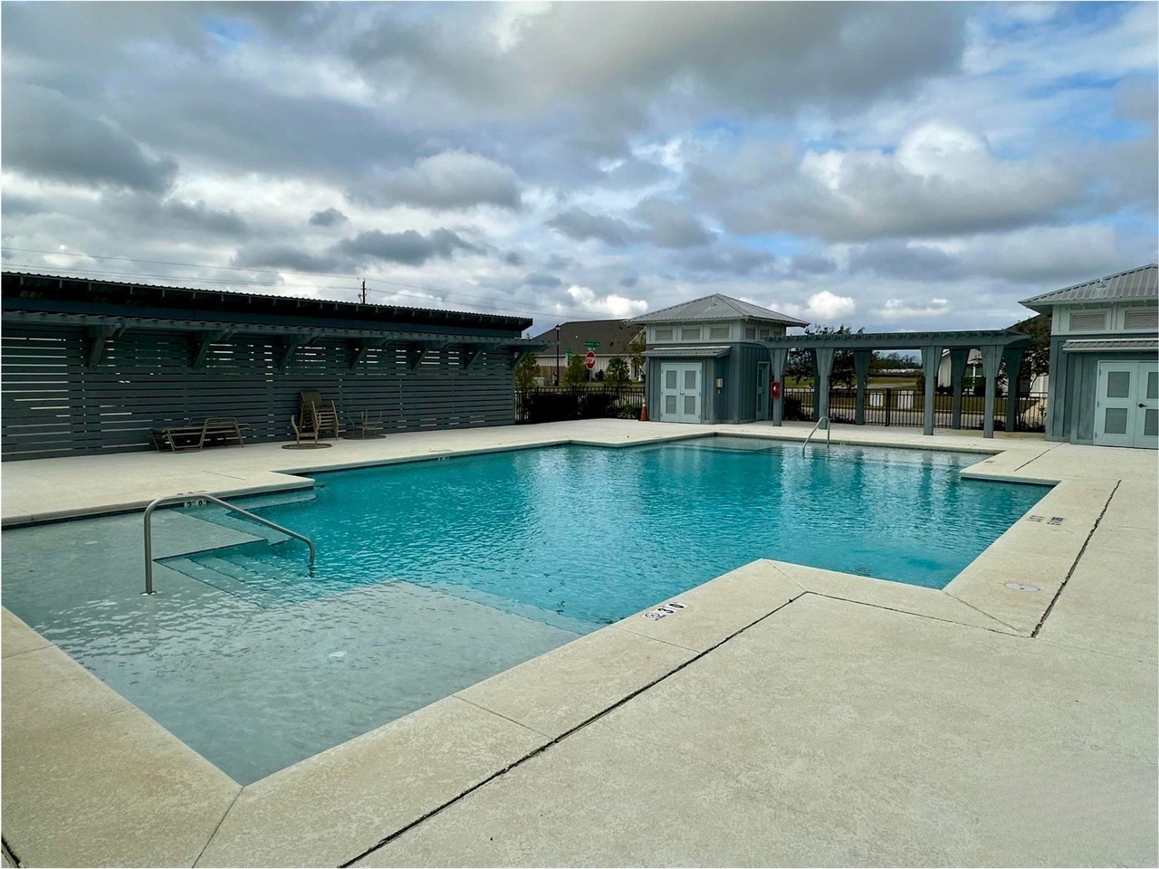 1040 Hayward Loop - Photo 2 of 17