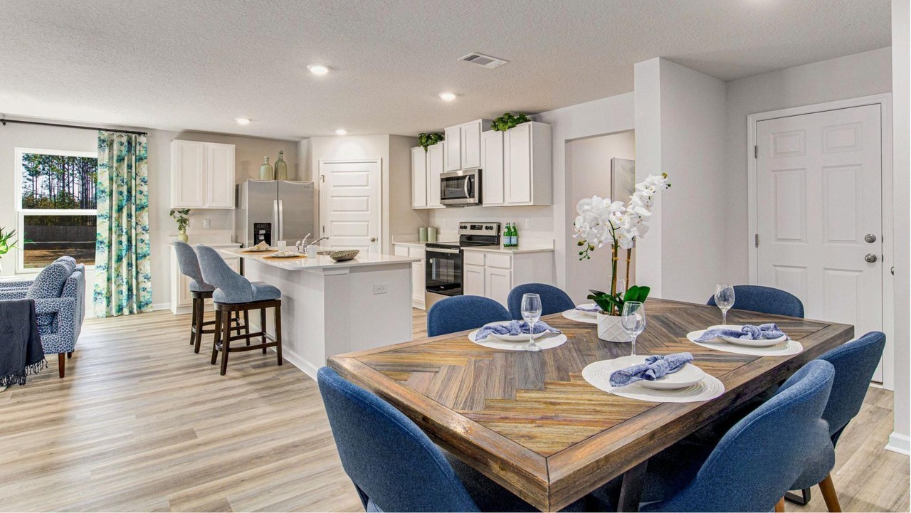 1040 Hayward Loop - Photo 3 of 17