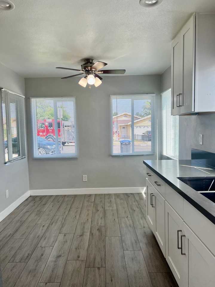 10400 Gunn Ave - Photo 2 of 17