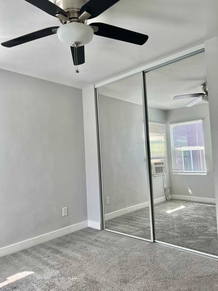 10400 Gunn Ave - Photo 4 of 17