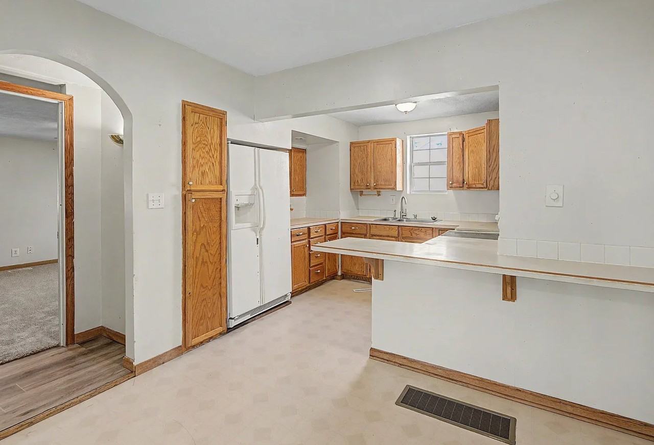 740 Merrill St - Photo 3 of 5