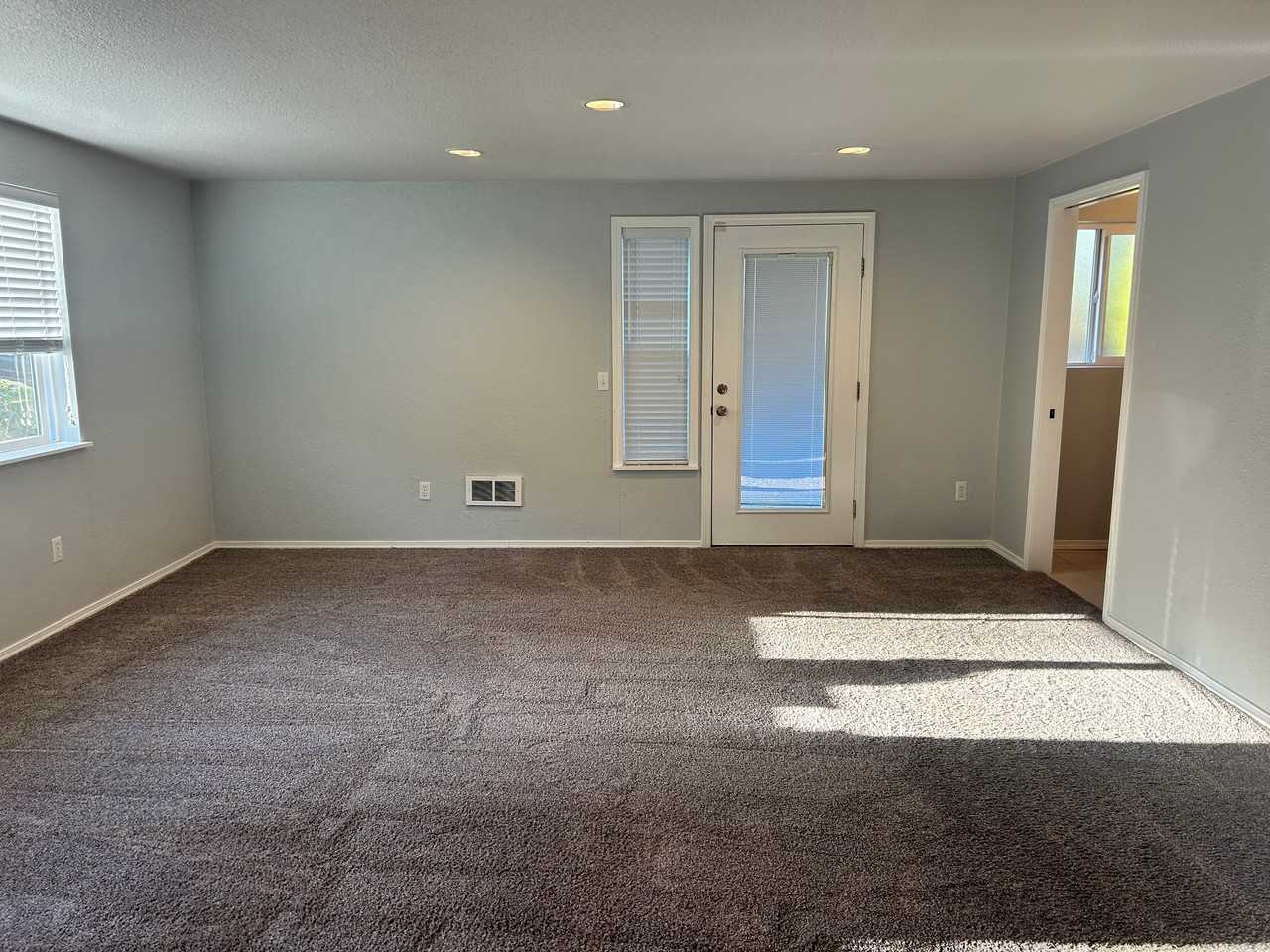 2527 Smithers Ave S - Photo 2 of 8