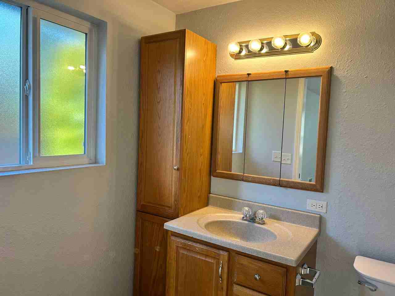 2527 Smithers Ave S - Photo 5 of 8