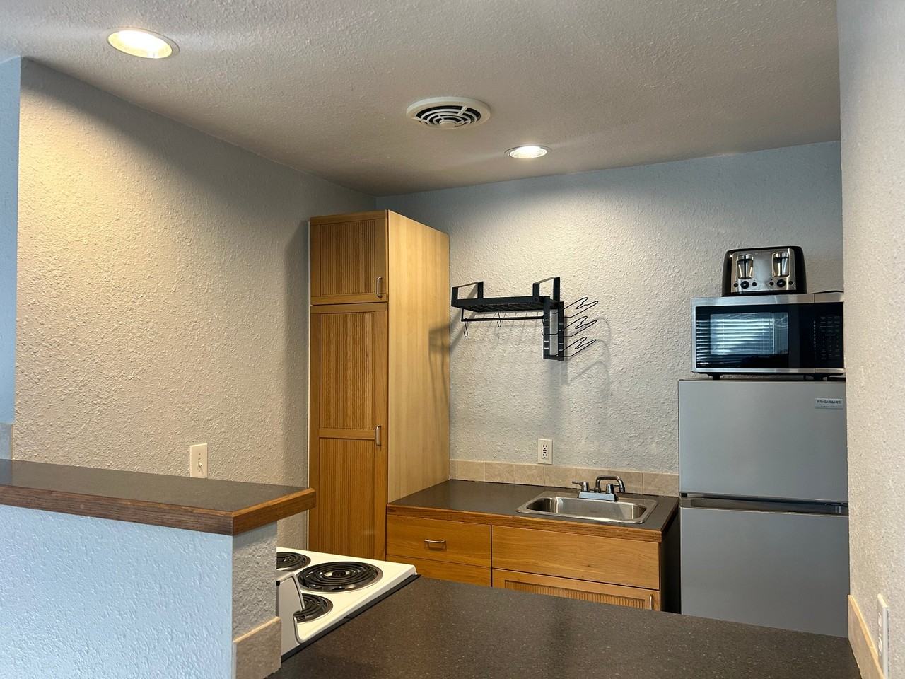 2527 Smithers Ave S - Photo 7 of 8