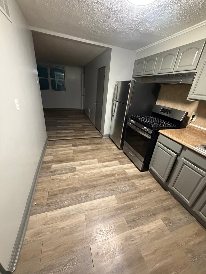 114 Ledgecrest Ave - Photo 2 of 9