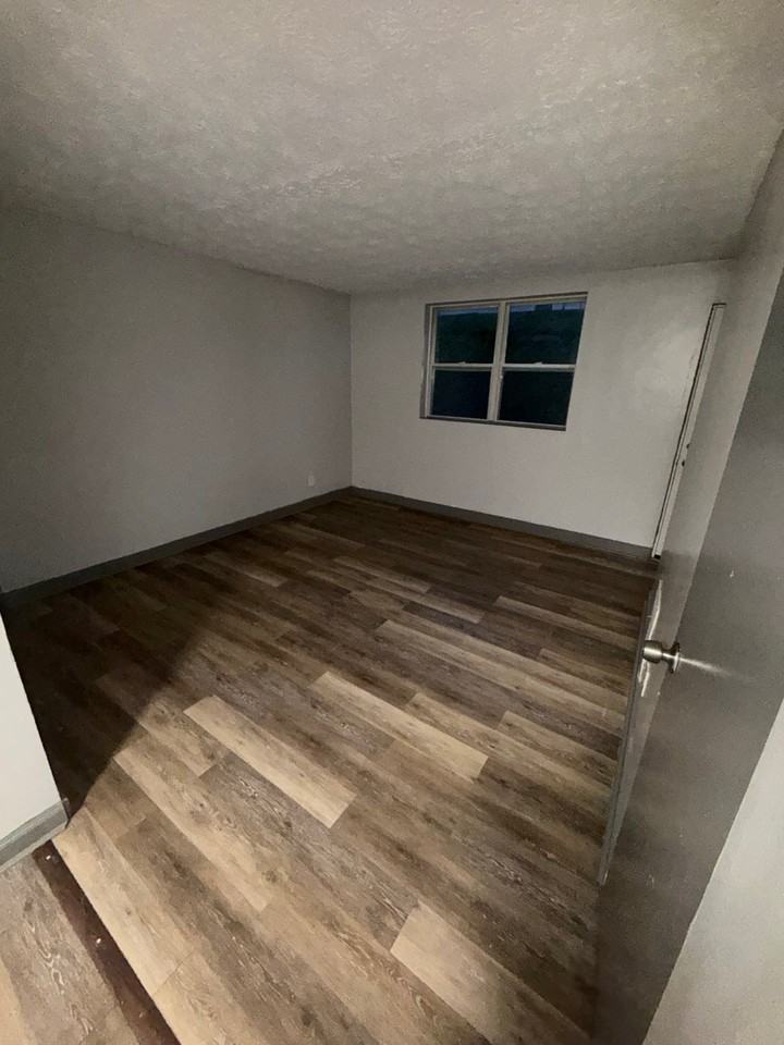 114 Ledgecrest Ave - Photo 3 of 9