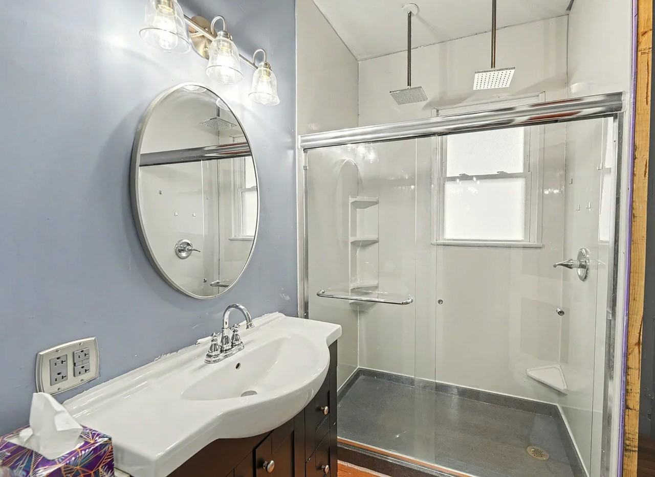 813 W Elm St - Photo 2 of 3