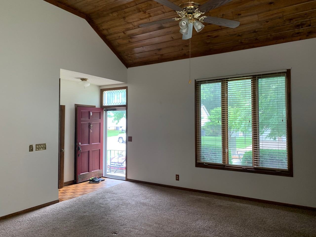 6316 Charlotte St - Photo 2 of 22