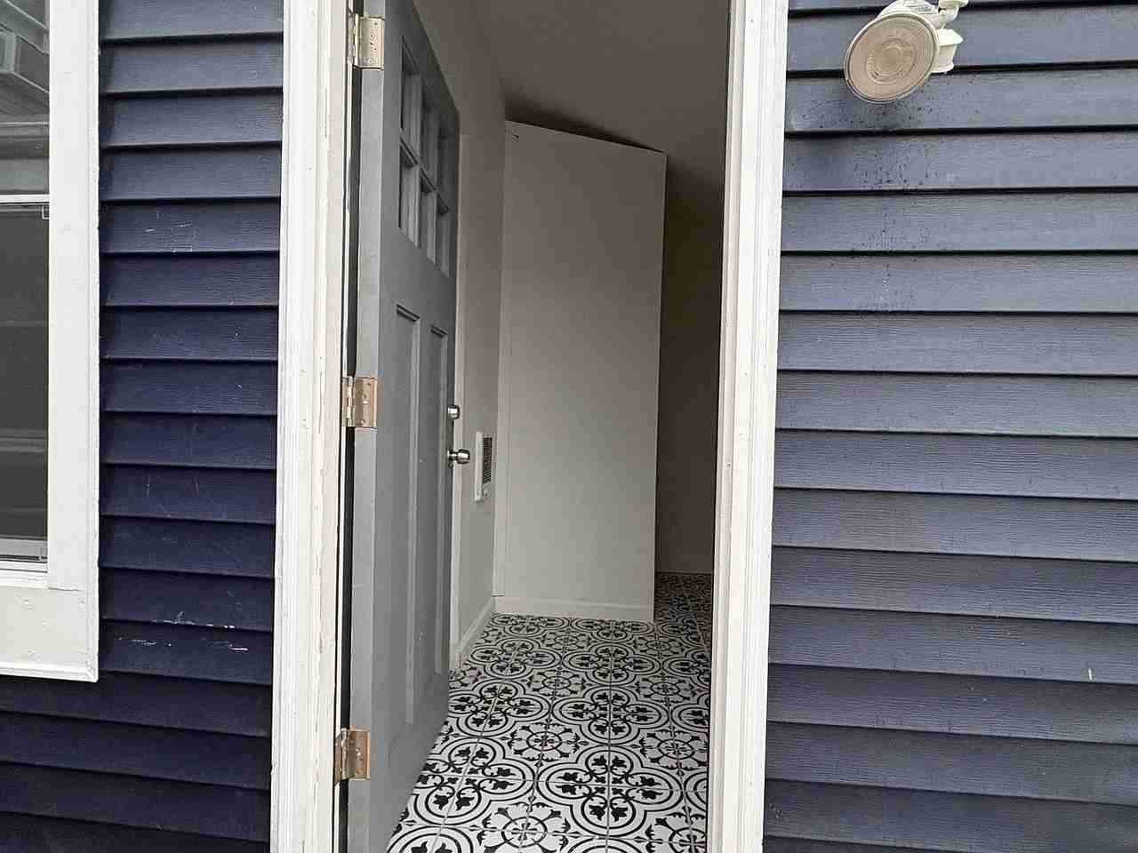 1404 N 6th St #1 - Photo 3 of 4