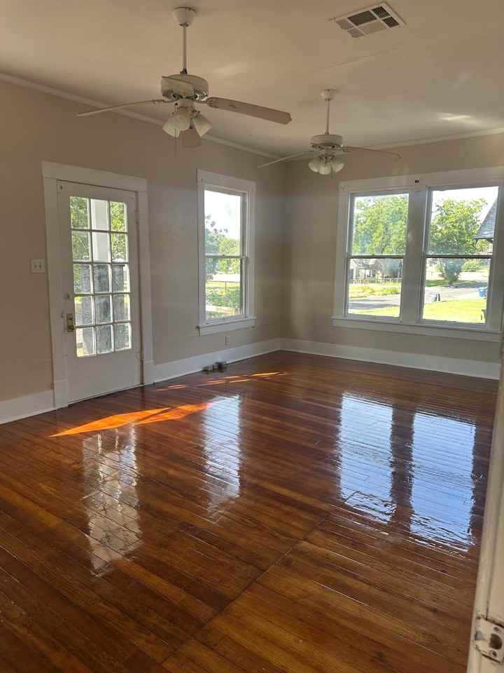 2001 Bosque Blvd - Photo 2 of 10