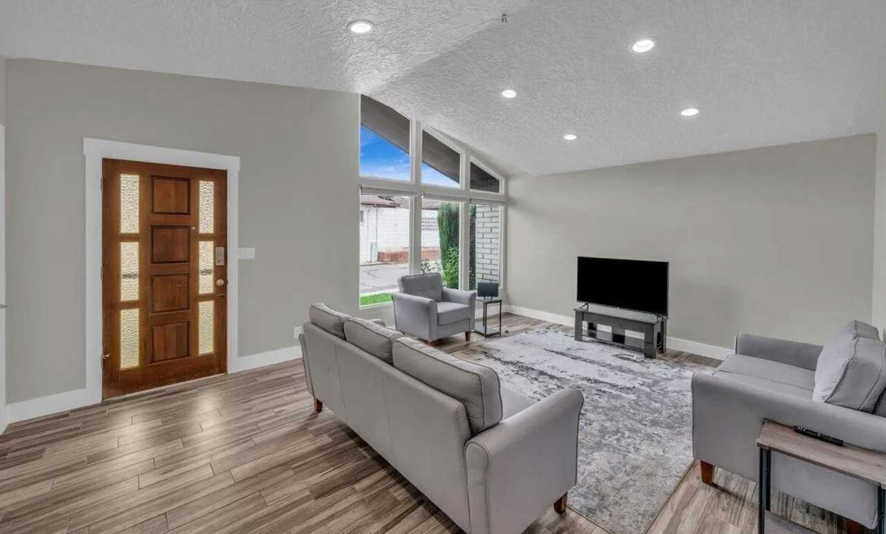 575 S Main St #2 - Photo 5 of 12