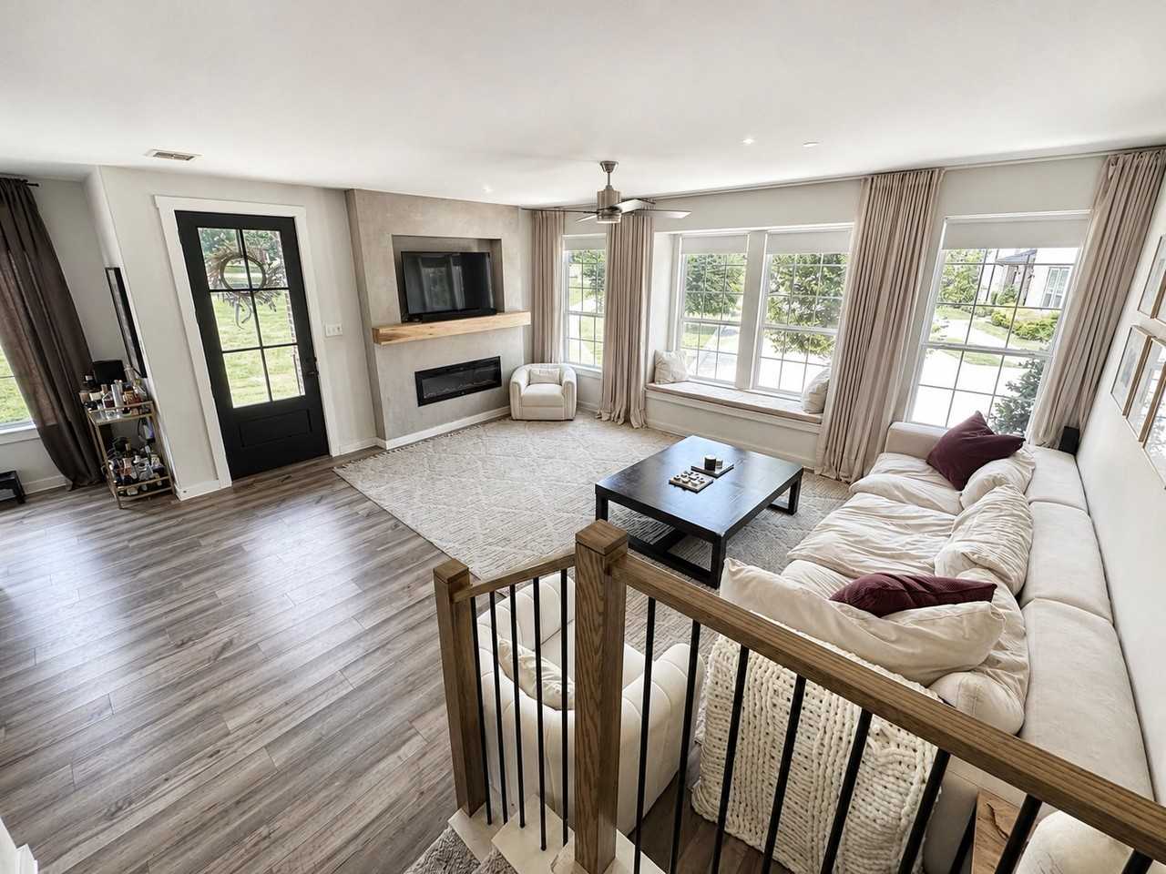 422 Matthew Dr - Photo 2 of 19