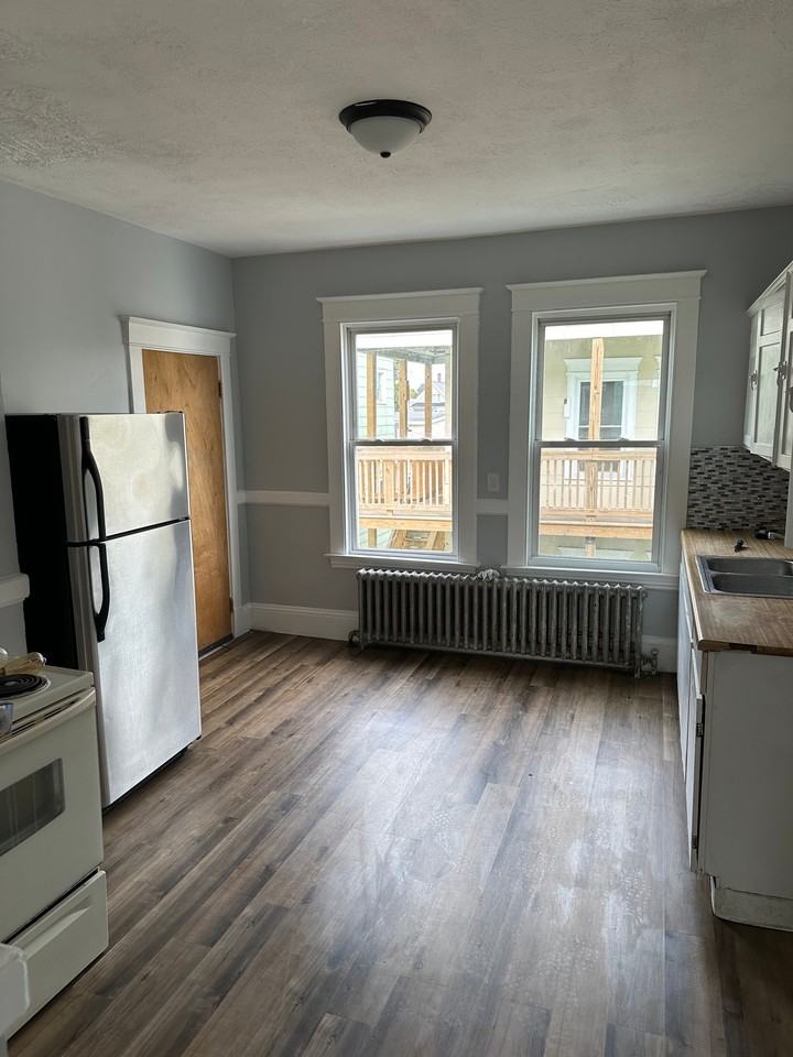 124 Pine St #2 - Photo 3 of 11
