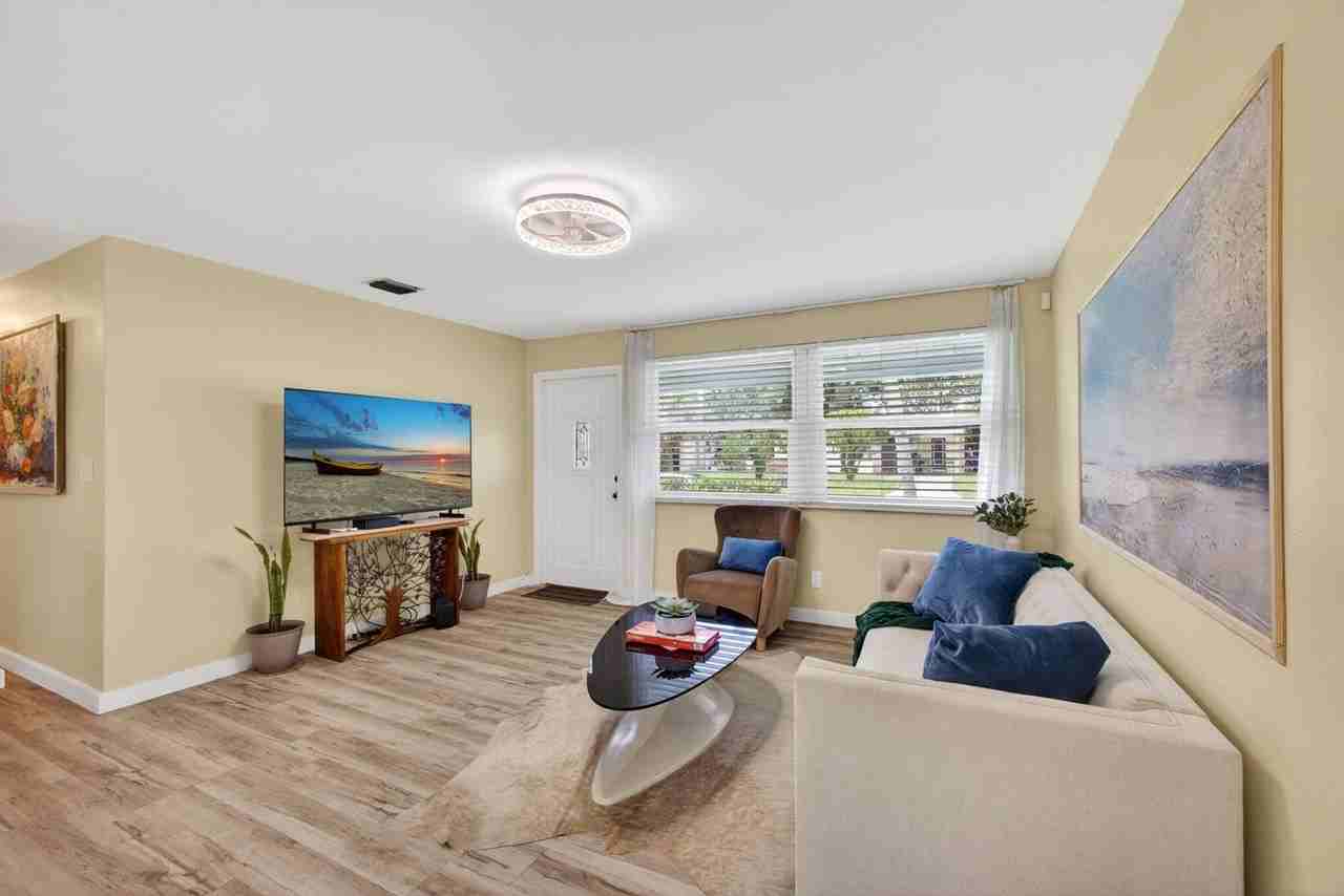 140 W 31st Ct - Photo 6 of 8