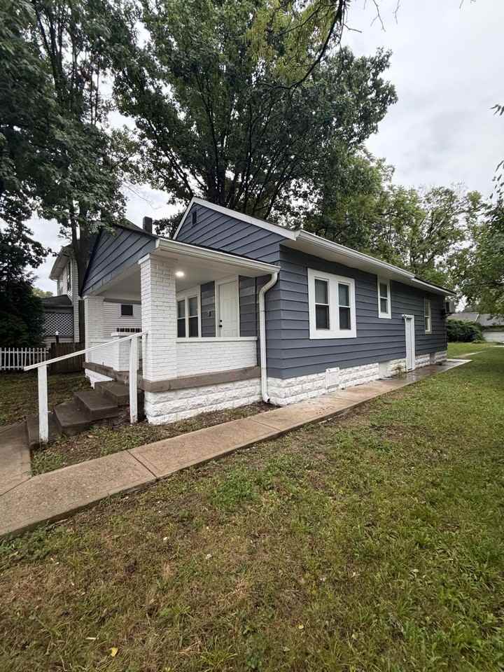 3221 E 38th St - Photo 2 of 13