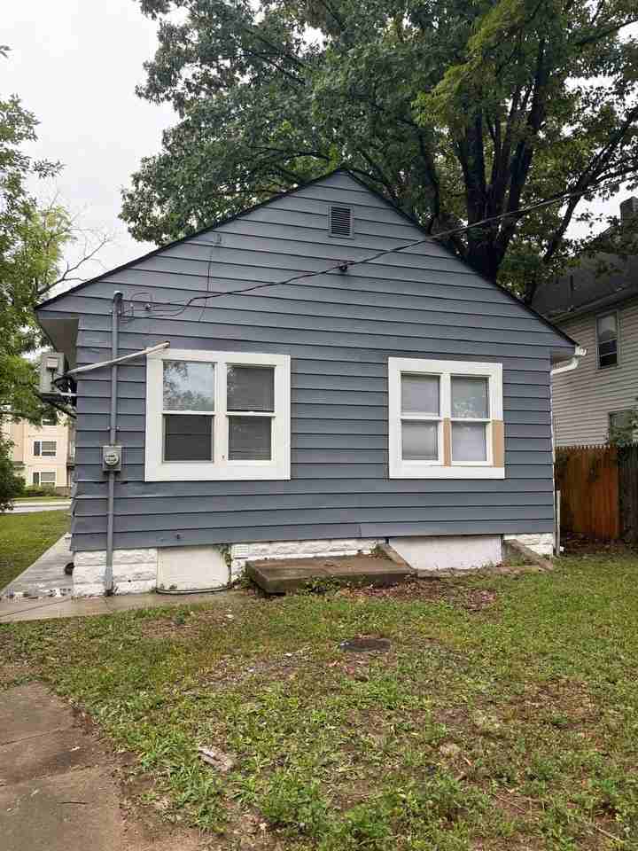 3221 E 38th St - Photo 3 of 13