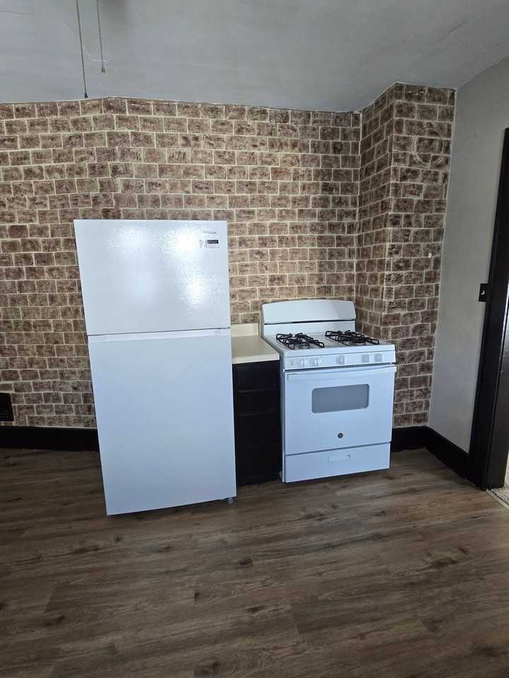 2415 Eastern Ave - Photo 5 of 17