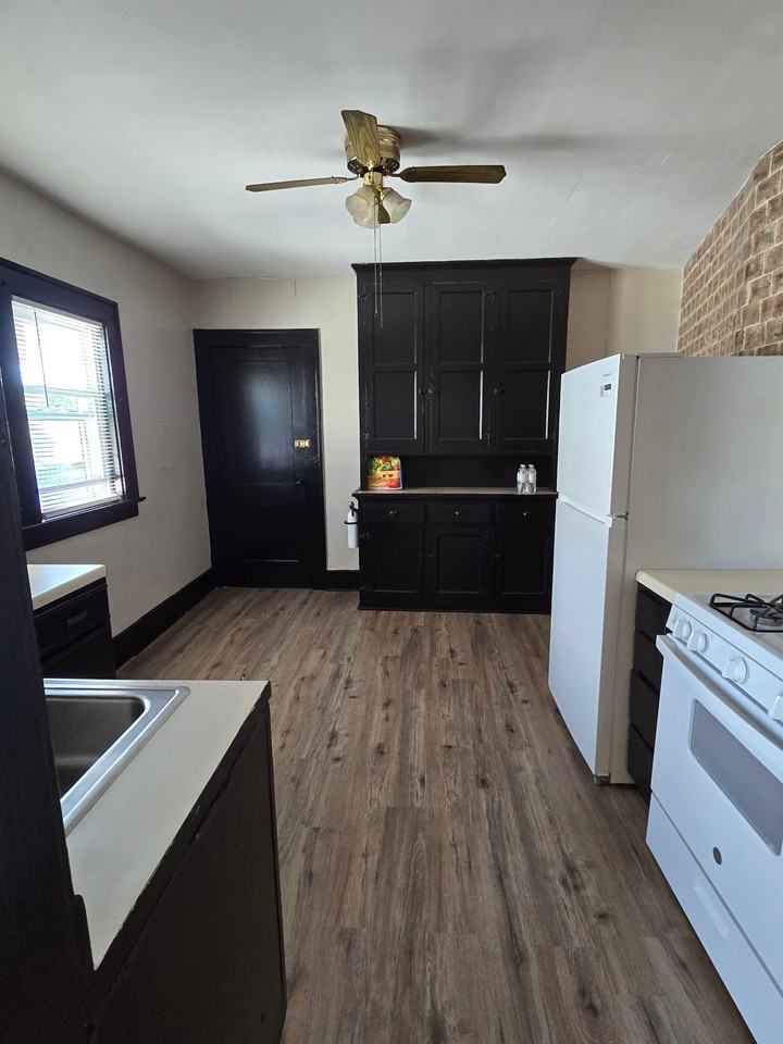2415 Eastern Ave - Photo 6 of 17