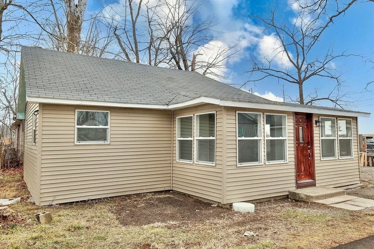 305 Bass Ln - Photo 2 of 13
