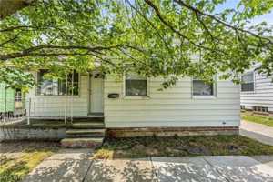 featured image of 15902 Maplewood Ave