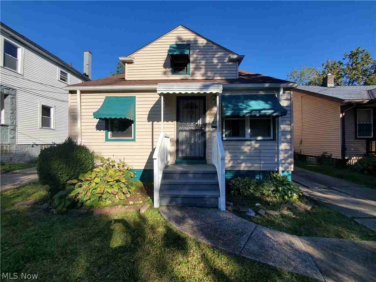 4287 E 162nd St - Photo 3 of 20