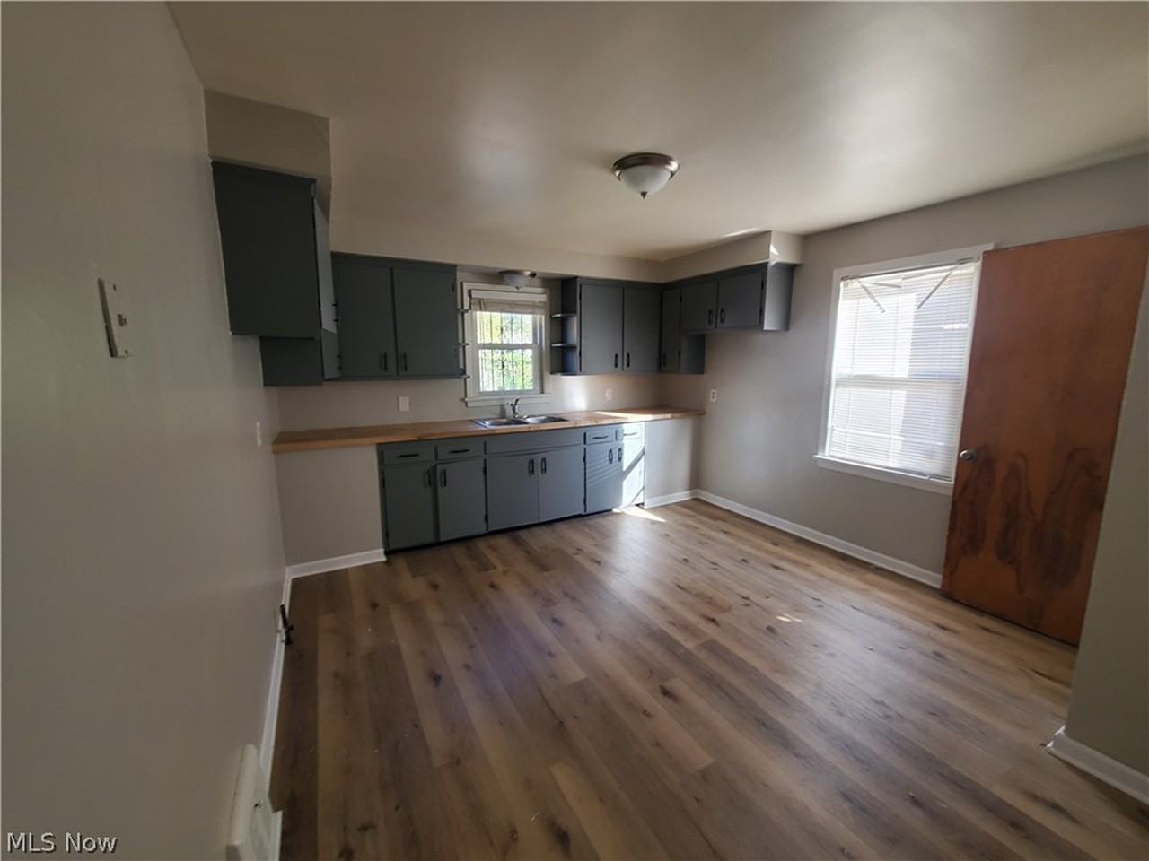 4287 E 162nd St - Photo 7 of 20