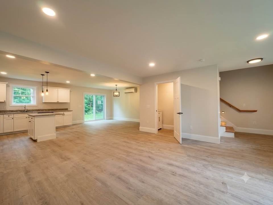 546 Main St - Photo 4 of 12