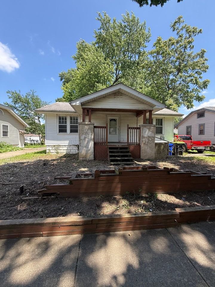 1454 N Walnut Grove Ave - Photo 2 of 15
