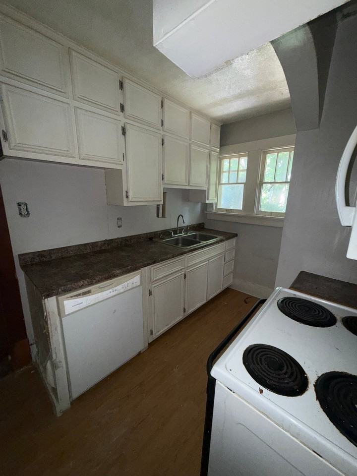 1454 N Walnut Grove Ave - Photo 6 of 15