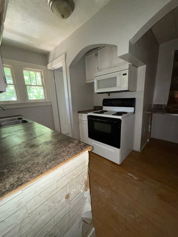 1454 N Walnut Grove Ave - Photo 7 of 15