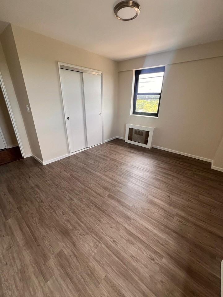 110 Washington St - Photo 2 of 7
