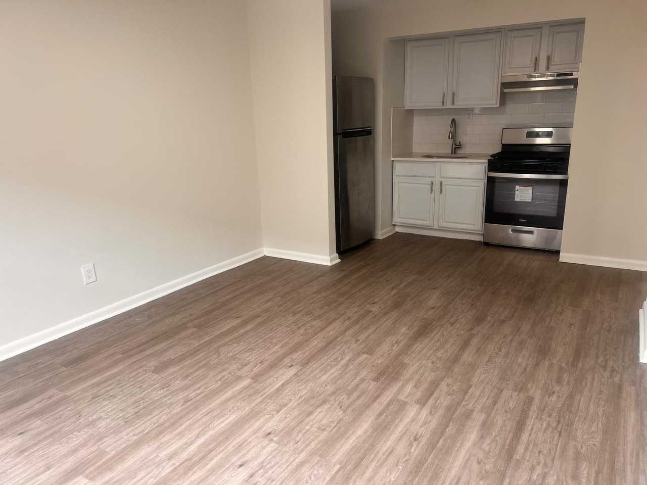 110 Washington St - Photo 4 of 7